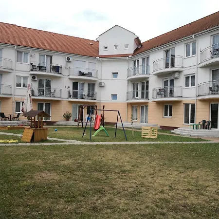 Freedom Apartman Hajduszoboszlo Exterior photo
